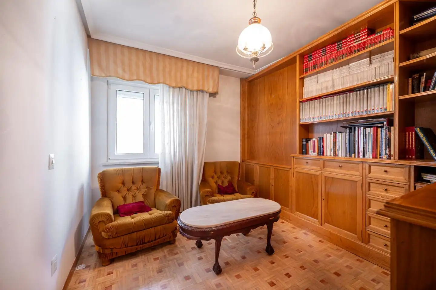 Sala d'estar de Pis en venda en Ávila amb Calefacció, Parquet i Terrassa