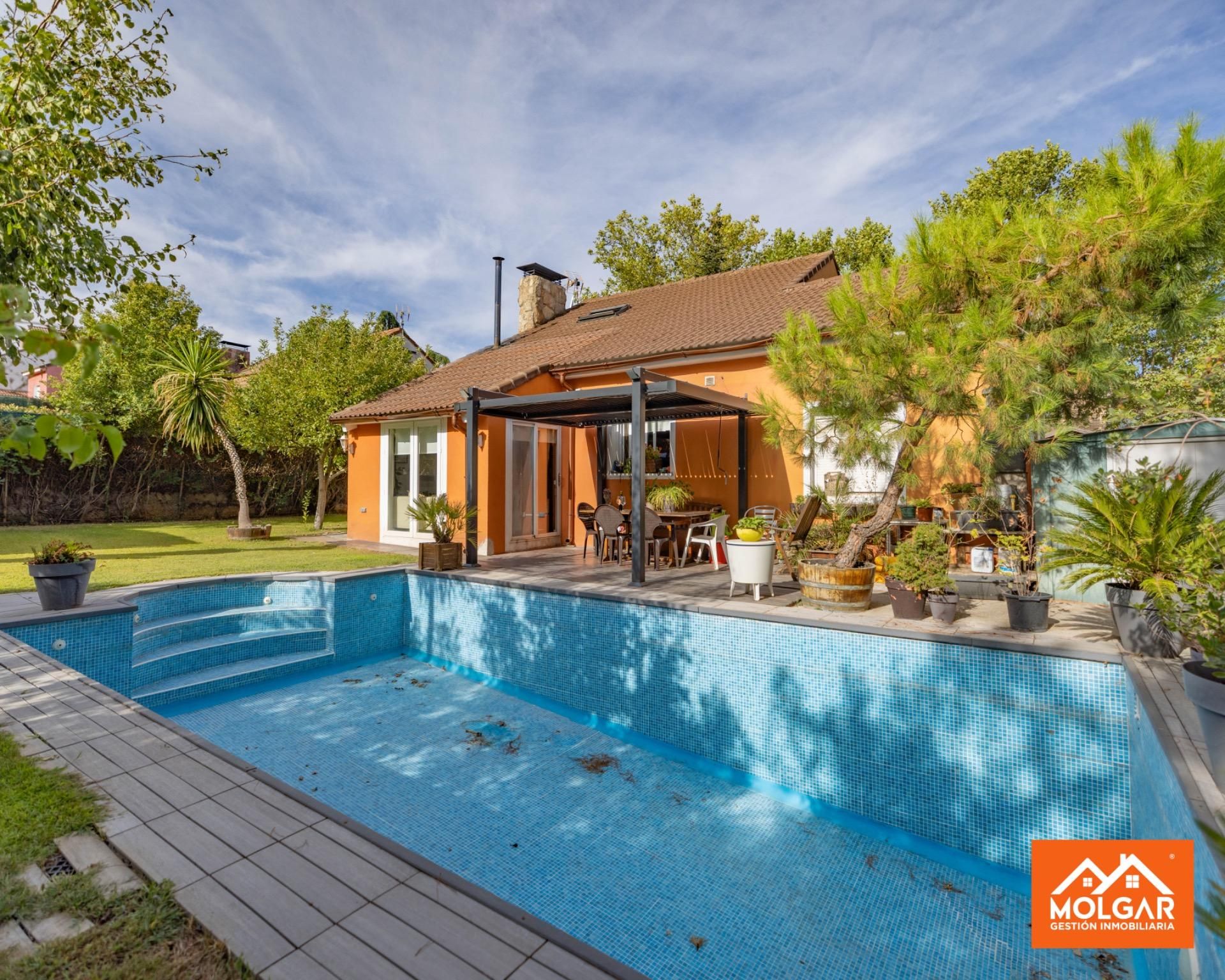 Piscina de Casa o xalet en venda en El Casar amb Aire condicionat, Calefacció i Jardí privat