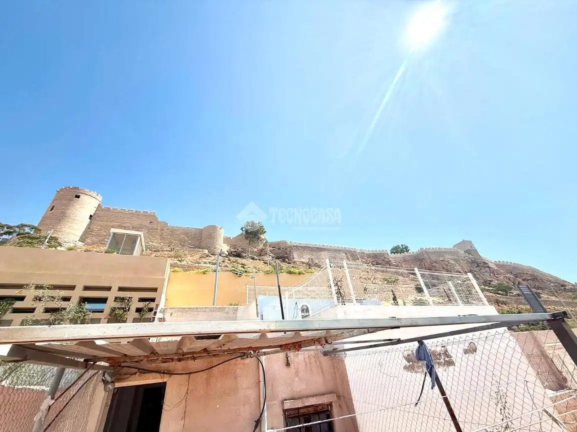 Vista exterior de Casa adosada en venda en Almería amb Terrassa i Balcó