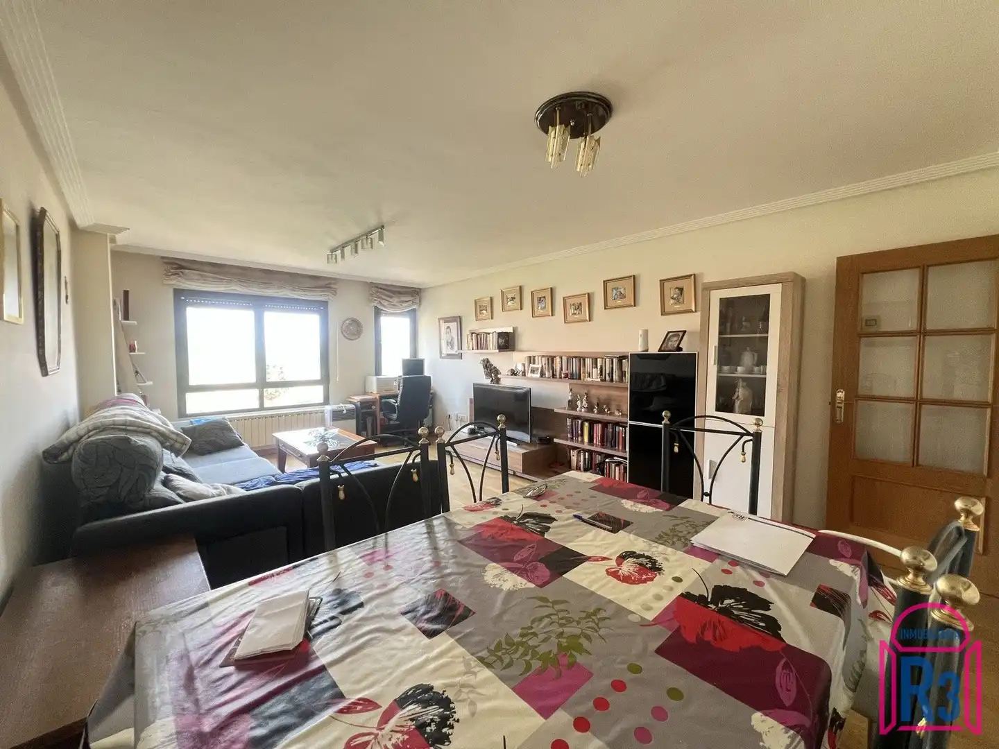 Sala d'estar de Apartament en venda en Villaquilambre amb Calefacció, Terrassa i Traster