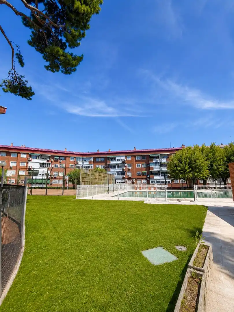 Exterior view of Flat for sale in Mejorada del Campo  with Air Conditioner, Heating and Terrace
