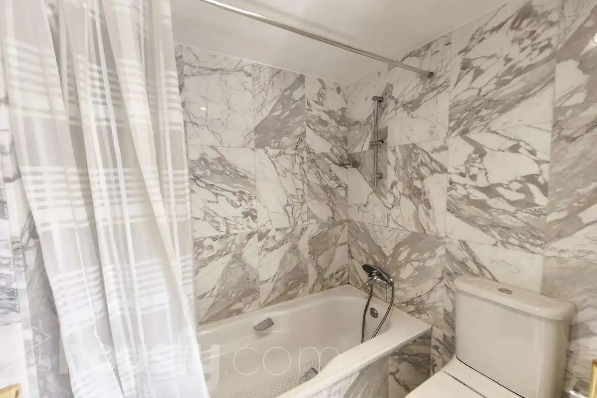 Baño de Piso de alquiler en Madrid con Aire acondicionado, Calefacción y Terraza