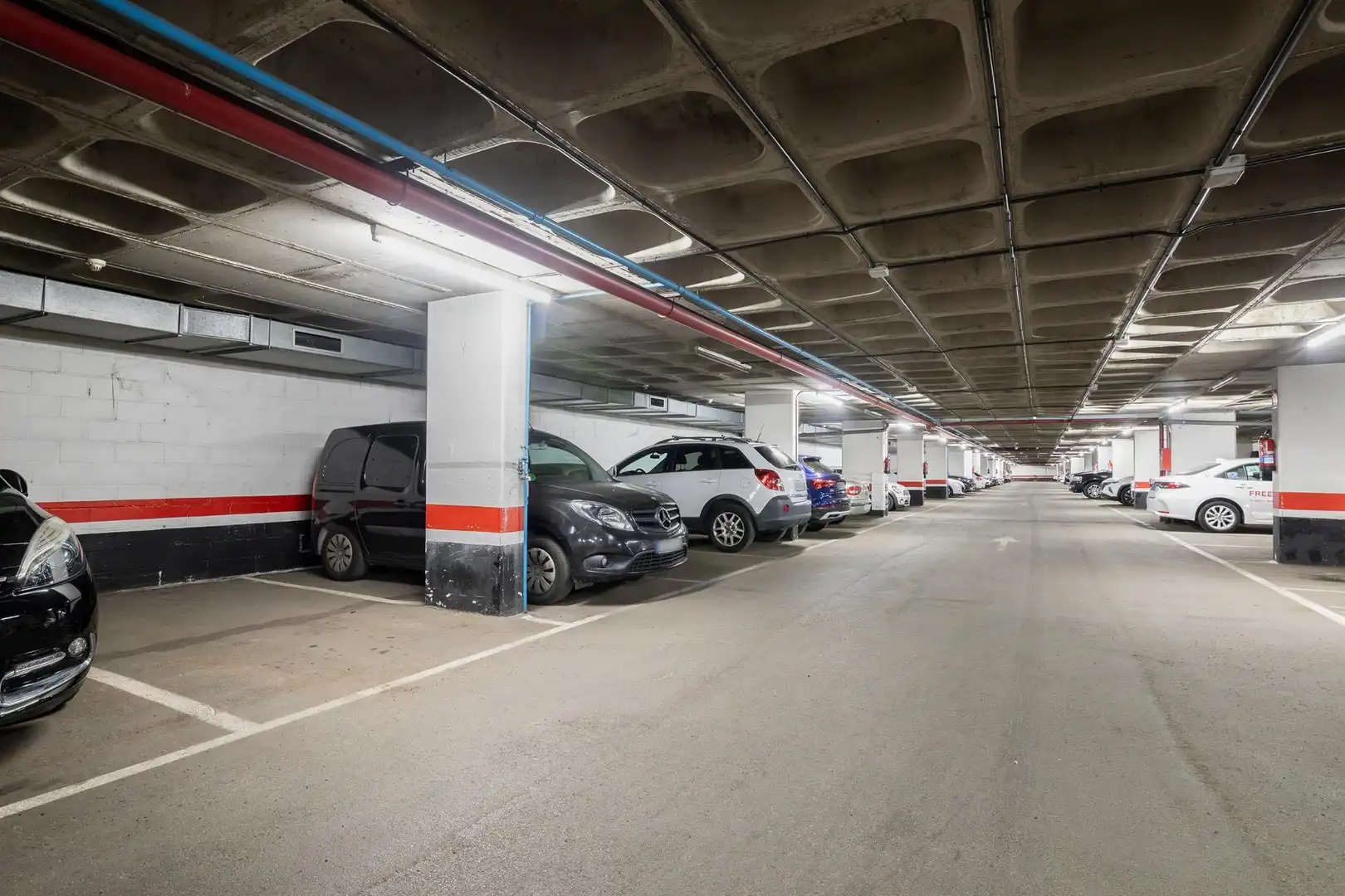 Parking of Flat for rent in Madrid  with Air Conditioner and Heating