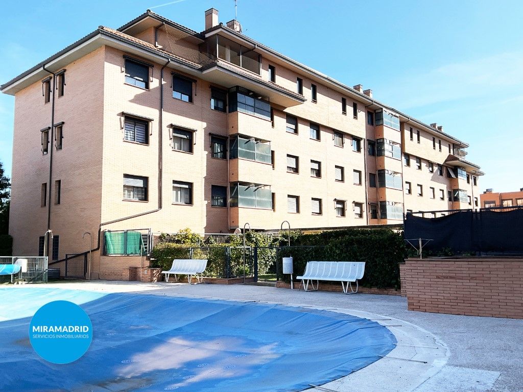 Exterior view of Flat for sale in Paracuellos de Jarama  with Air Conditioner and Swimming Pool