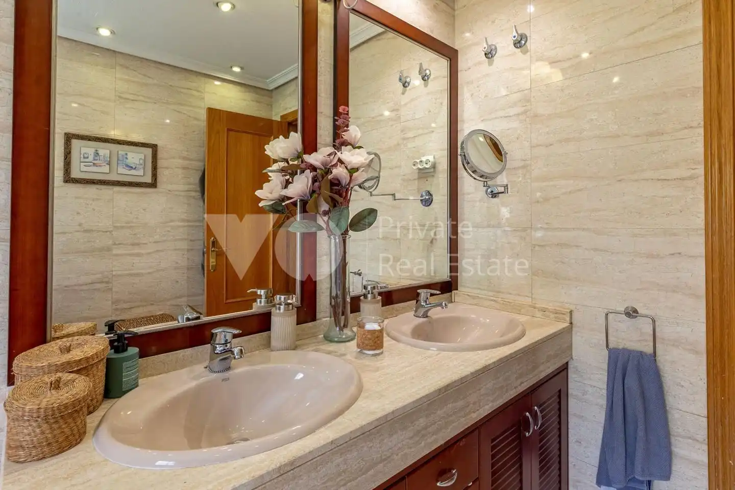 Baño de Casa adosada en venta en Villanueva de la Cañada con Aire acondicionado, Calefacción y Jardín privado