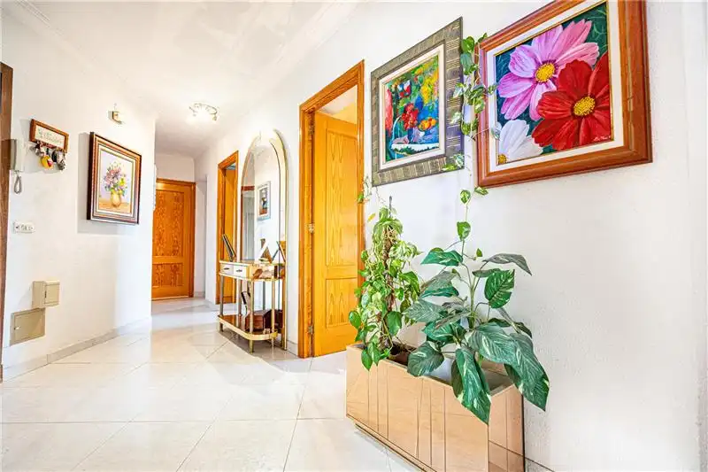 Flat with terrace for sale in Carrer de la Pursiana 45, imagen 2