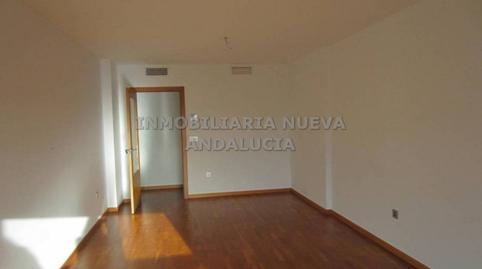 Foto 2 de Pis de lloguer a Nueva Andalucía, Almería