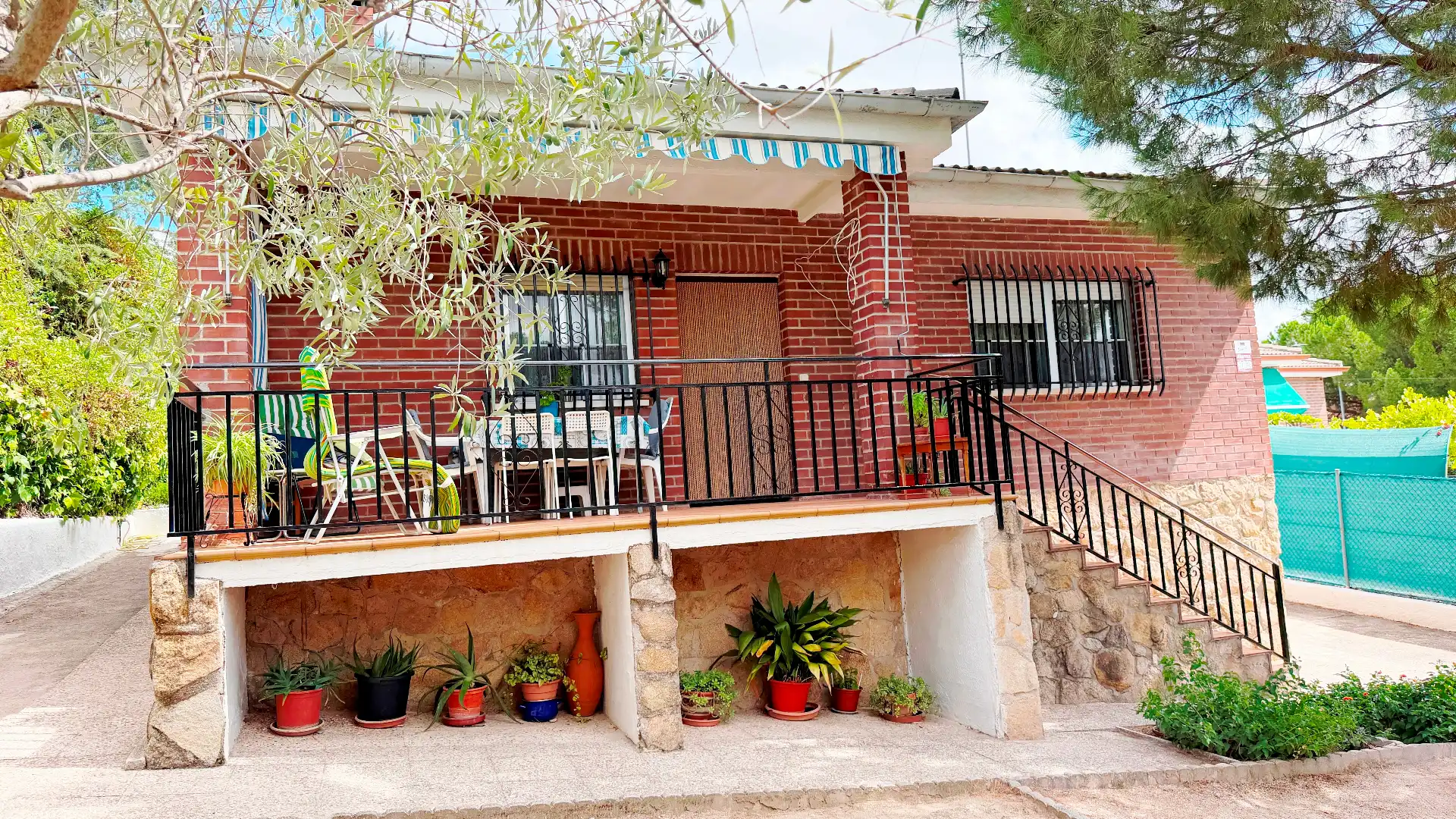 Vista exterior de Casa o chalet en venta en Santa Cruz del Retamar con Aire acondicionado, Calefacción y Jardín privado