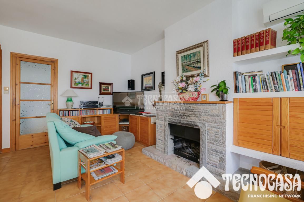 Sala d'estar de Casa adosada en venda en Mataró