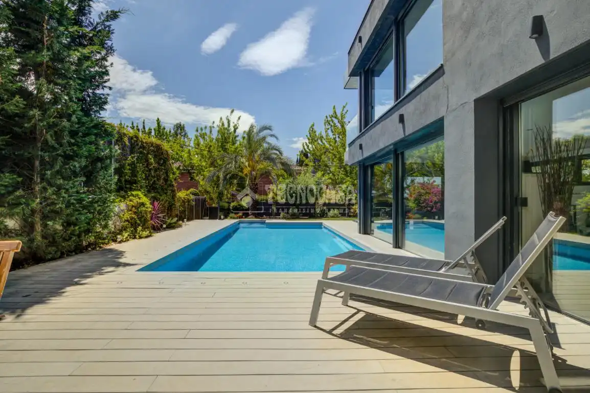 Vista exterior de Casa o xalet en venda en Sant Cugat del Vallès amb Calefacció, Parquet i Terrassa