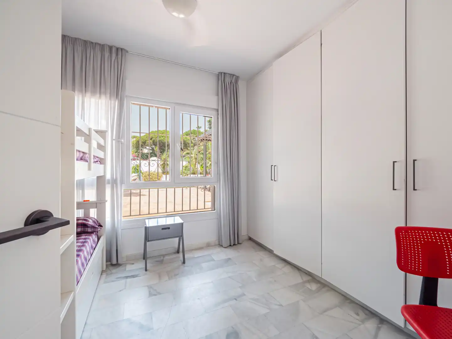 Bedroom of Houses for sale in Elviria - Cabopino