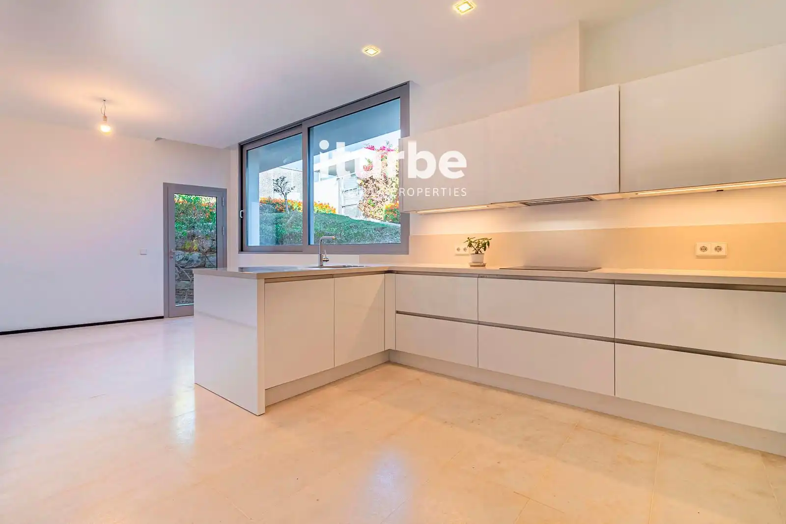 Chalet con piscina en venta en mozzart, imagen 10