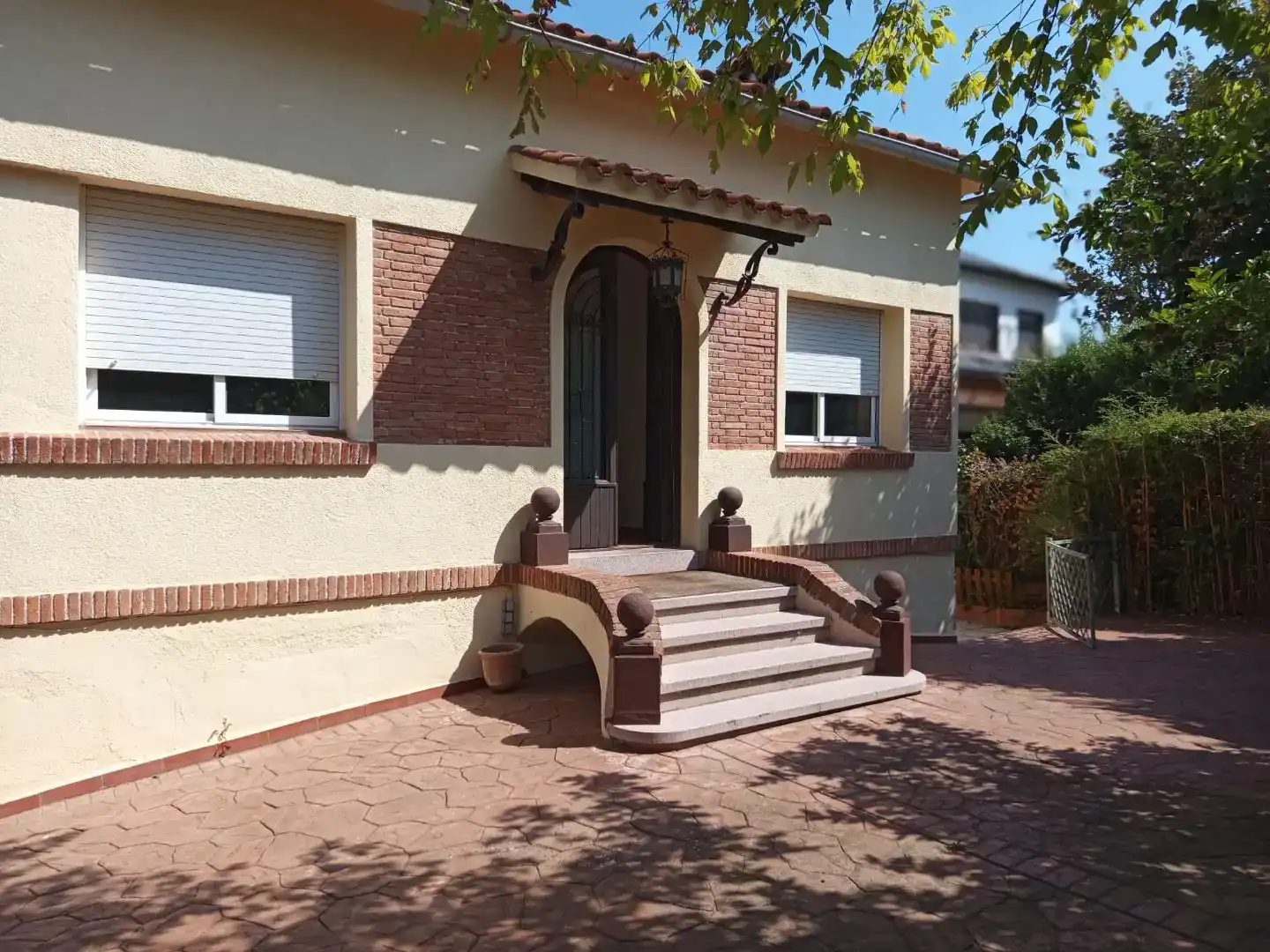 Außenansicht von Country house zur Miete in Sant Cugat del Vallès mit Klimaanlage, Privatgarten und Abstellraum