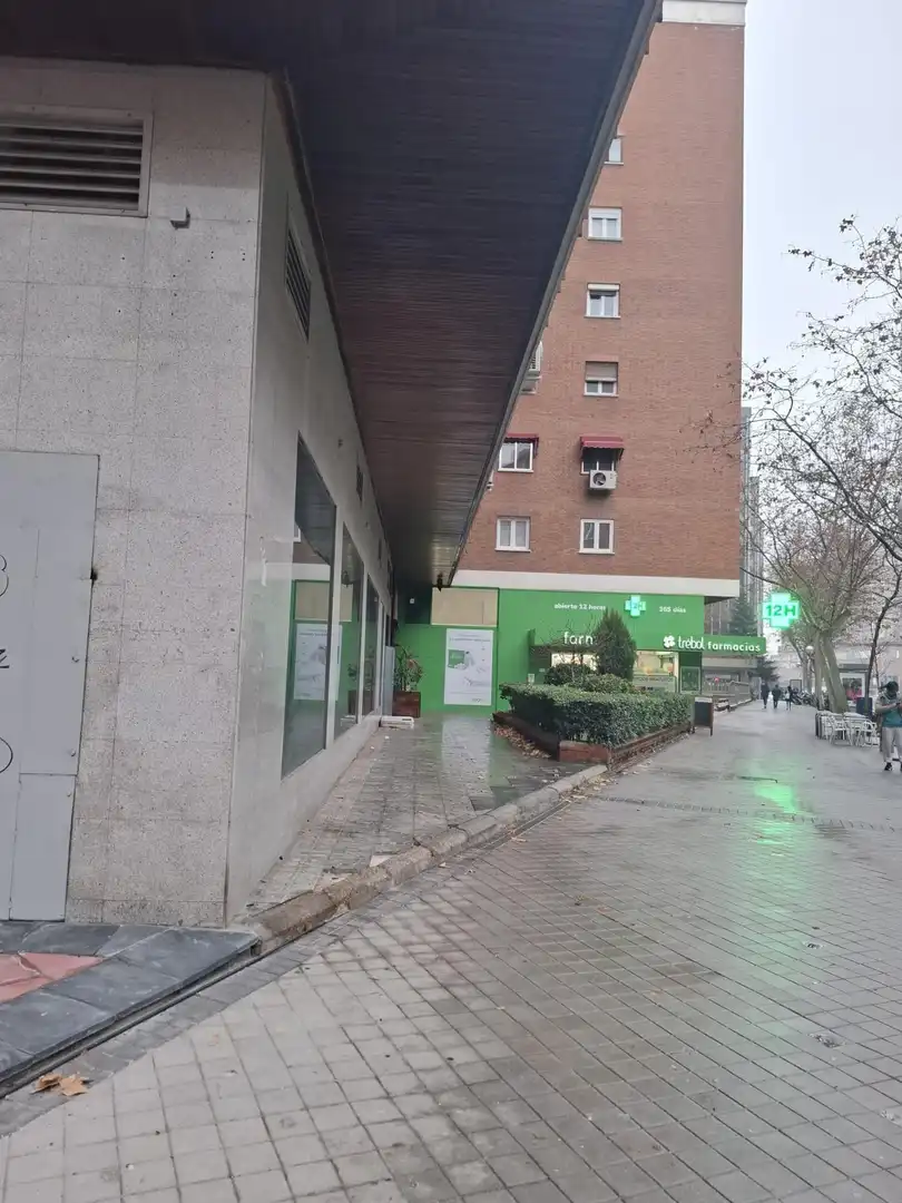 Gewerbefläche zum Verkauf in Calle Mauricio Legendre. 4-5, imagen 3