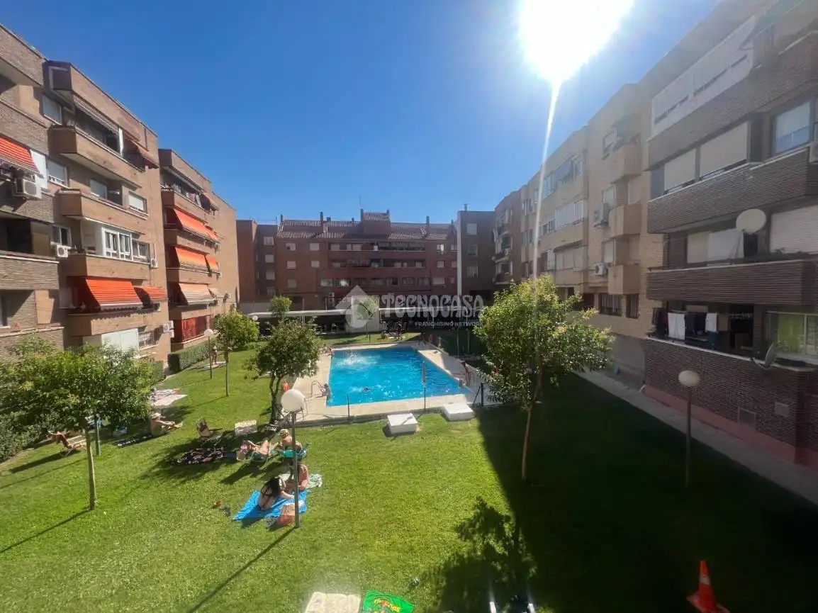 Vista exterior de Piso en venta en Leganés con Calefacción