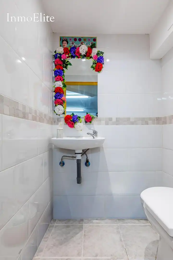 Baño de Local en venta en Madrid con Aire acondicionado y Alarma