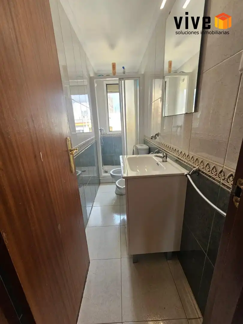Bathroom of Flat for sale in Sevilla  with Air Conditioner and Heating