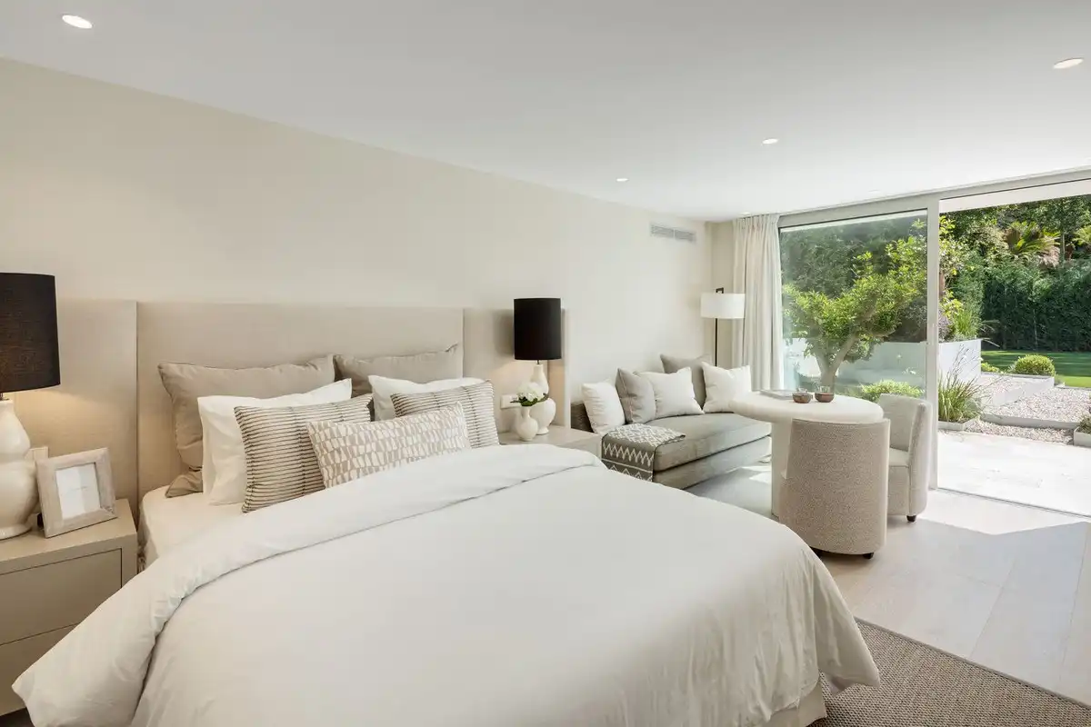 Schlafzimmer von Haus oder Chalet zum Verkauf in Marbella mit Klimaanlage, Privatgarten und Terrasse