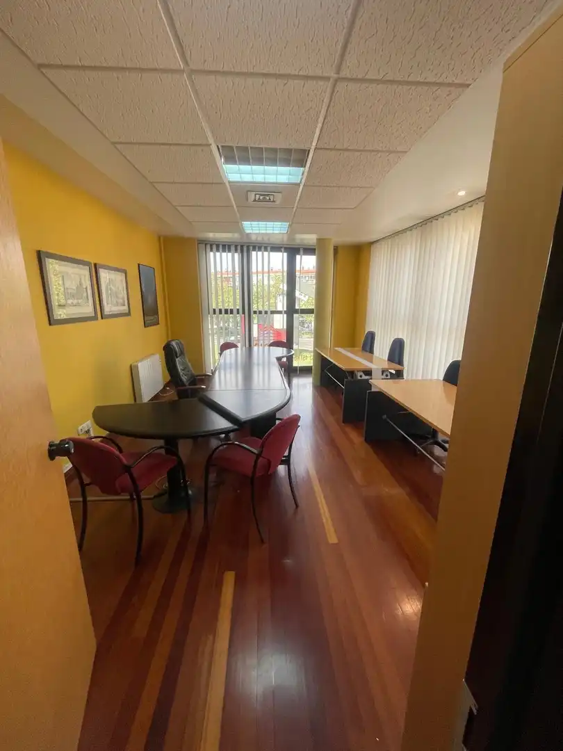 Office for sale in Valladolid  with Air Conditioner