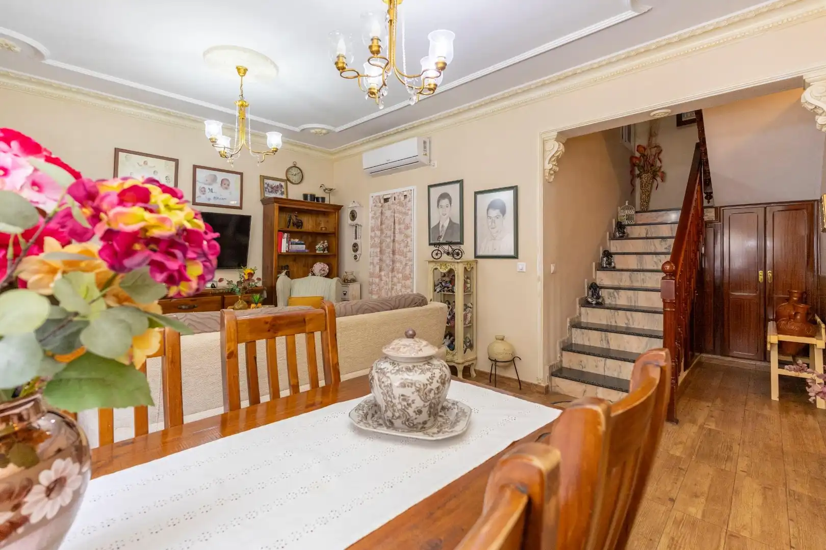 Comedor de Casa adosada en venta en Guillena con Aire acondicionado, Calefacción y Terraza