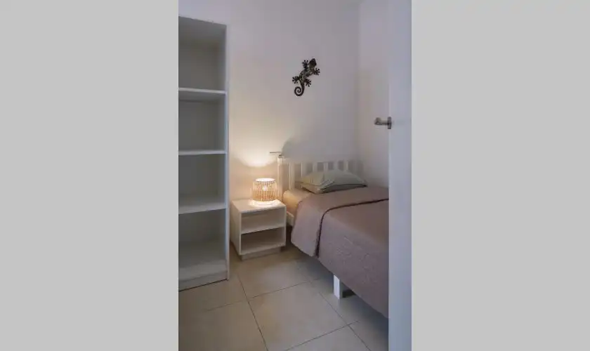 Habitación de Apartamento de alquiler en Carboneras con Aire acondicionado, Terraza y Amueblado