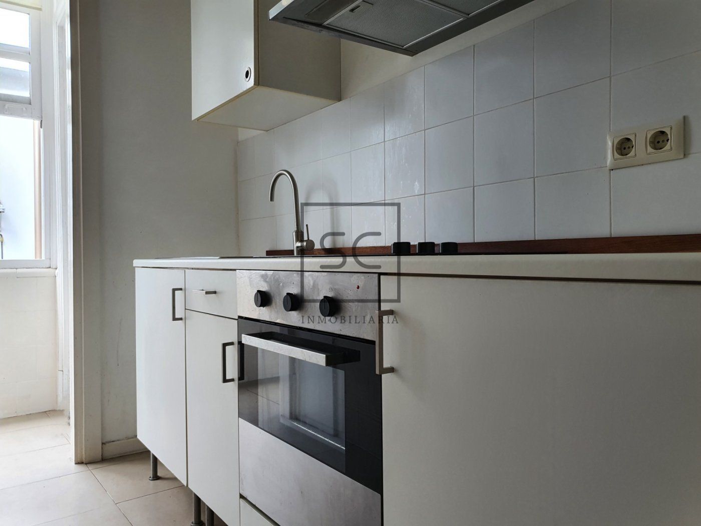 Cuina de Apartament de lloguer en Ferrol amb Calefacció