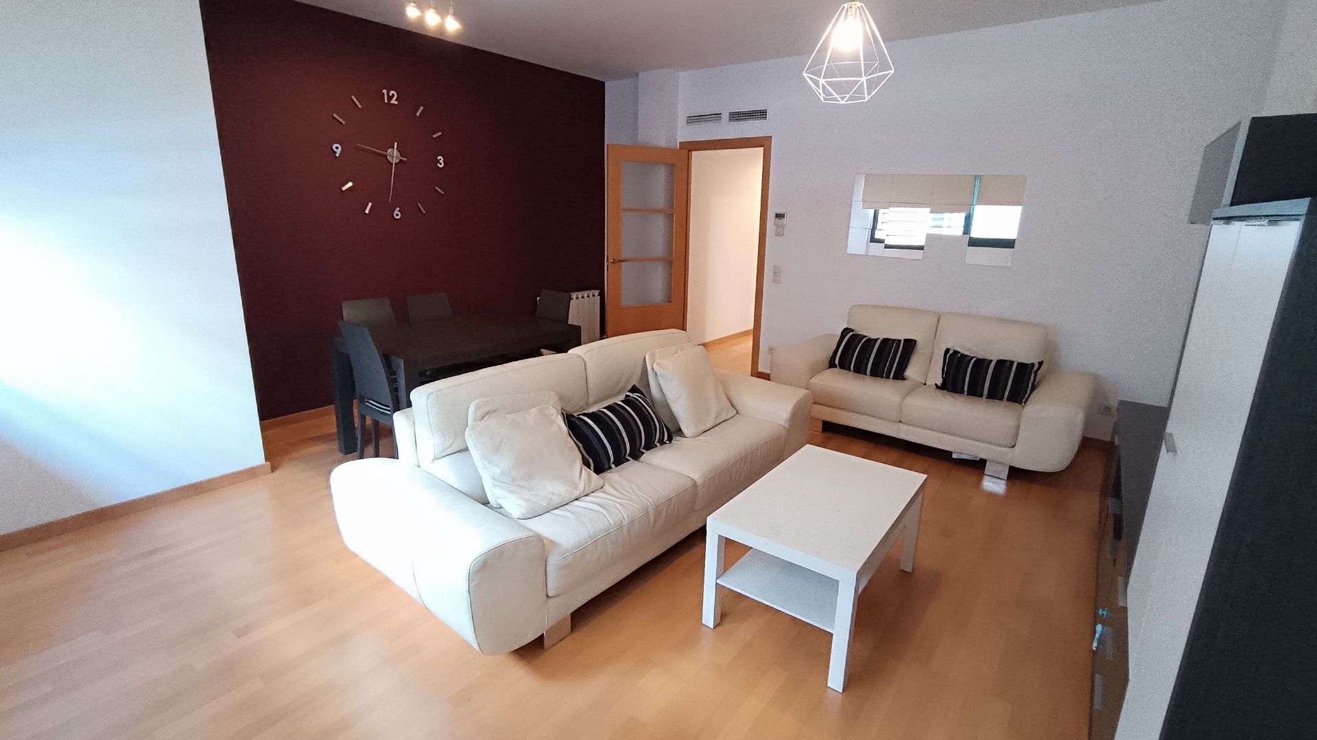 Sala d'estar de Pis en venda en Cornellà de Llobregat amb Aire condicionat, Calefacció i Parquet