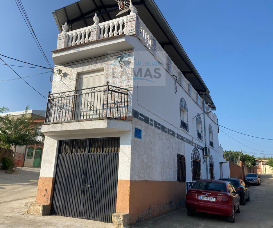 Vista exterior de Casa o xalet en venda en Valdelacasa de Tajo amb Terrassa, Moblat i Balcó