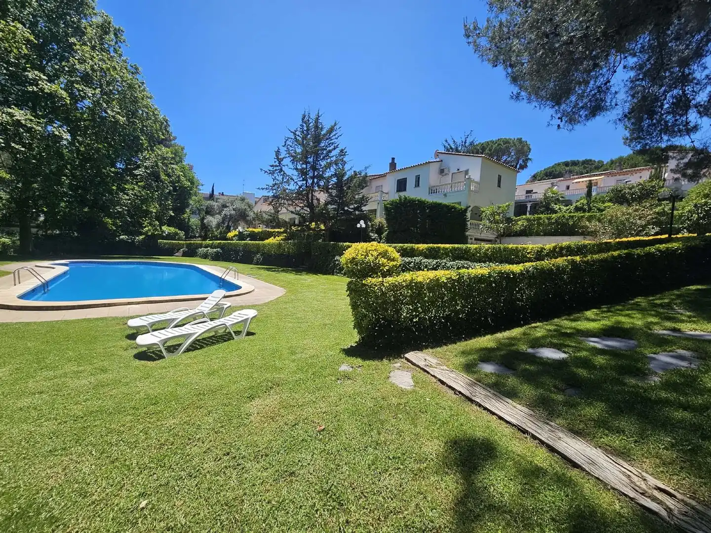 Garten von Einfamilien-Reihenhaus zum Verkauf in Castell d'Aro, Platja d'Aro i s'Agaró mit Klimaanlage, Heizung und Terrasse