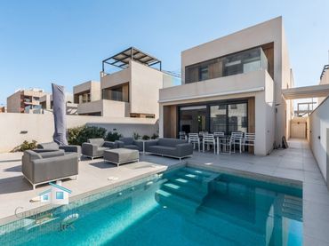 Chalet con piscina en venta en Las Lomas - Las Yucas