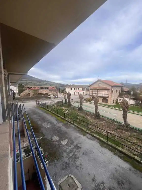 Vista exterior de Dúplex en venta en Bárcena de Pie de Concha con Calefacción, Trastero y Amueblado