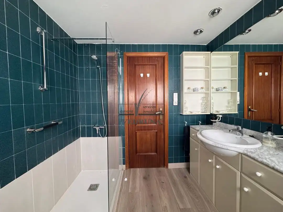 Baño de Casa adosada en venta en Zaragoza con Aire acondicionado, Calefacción y Jardín privado