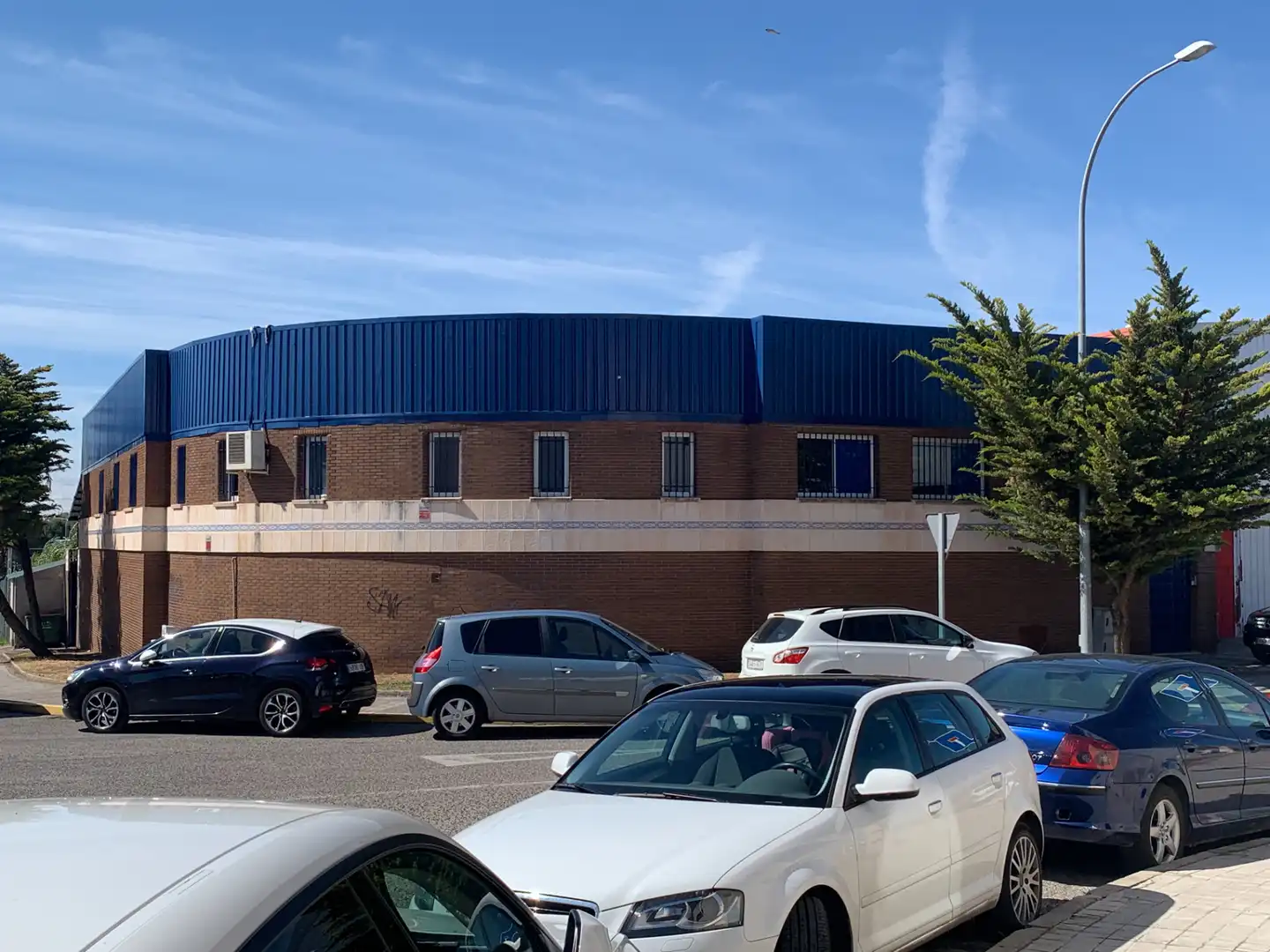 Außenansicht von Fabrikhallen zum Verkauf in Ciudad Real mit Alarm