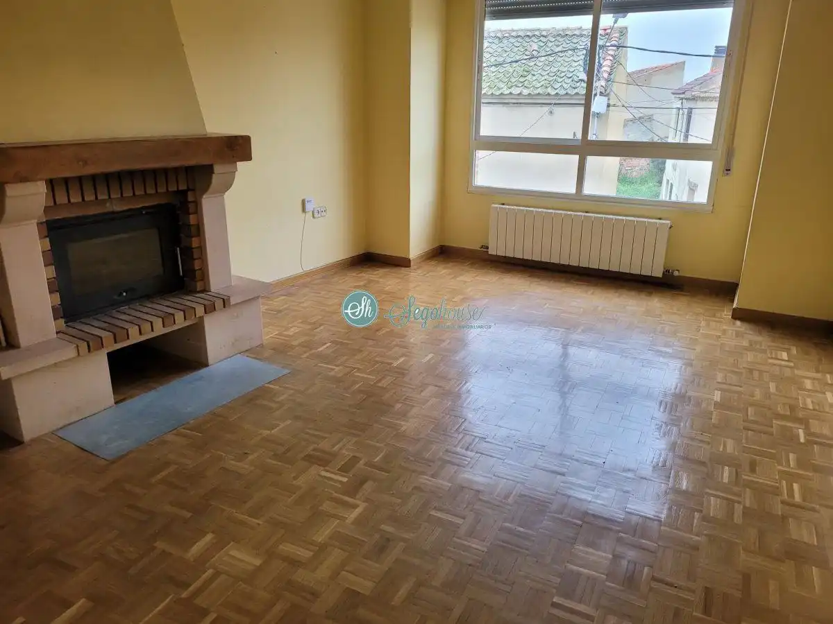 Sala de estar de Casa o chalet en venta en Segovia con Calefacción, Terraza y Trastero
