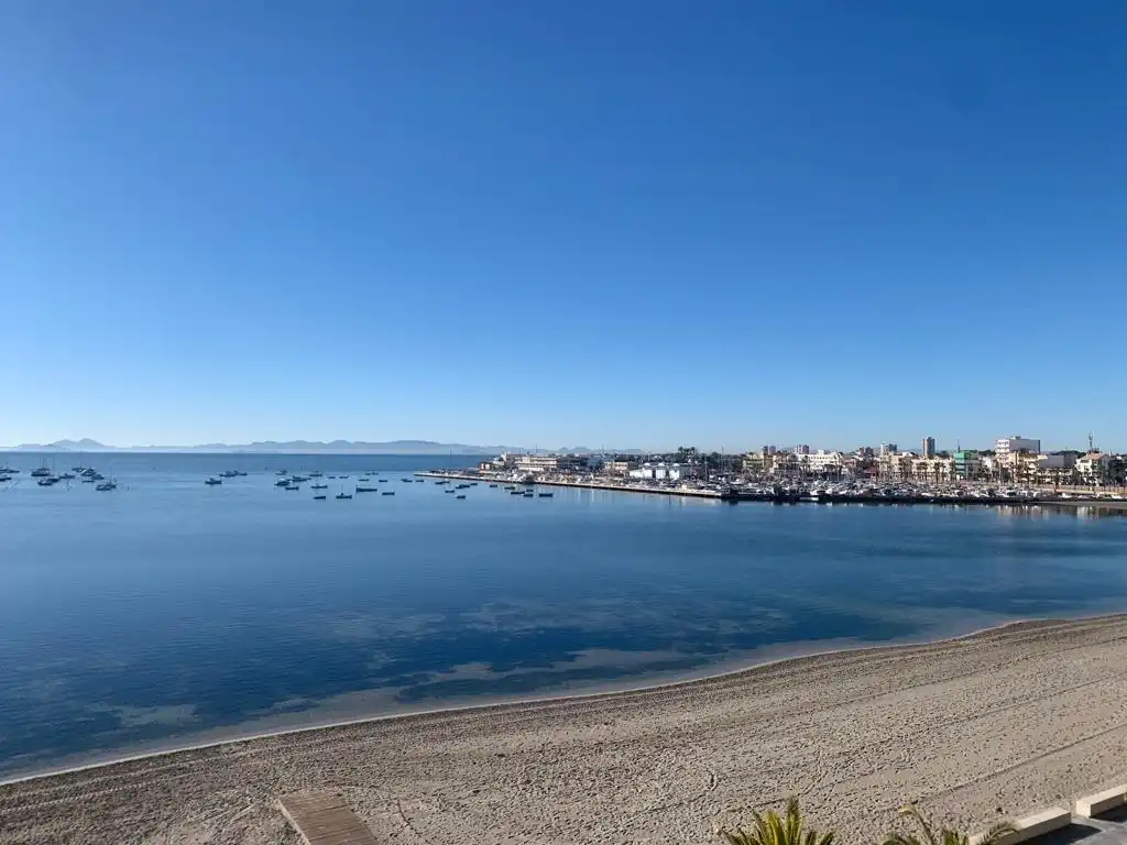 Vista exterior de Pis en venda en San Pedro del Pinatar amb Balcó