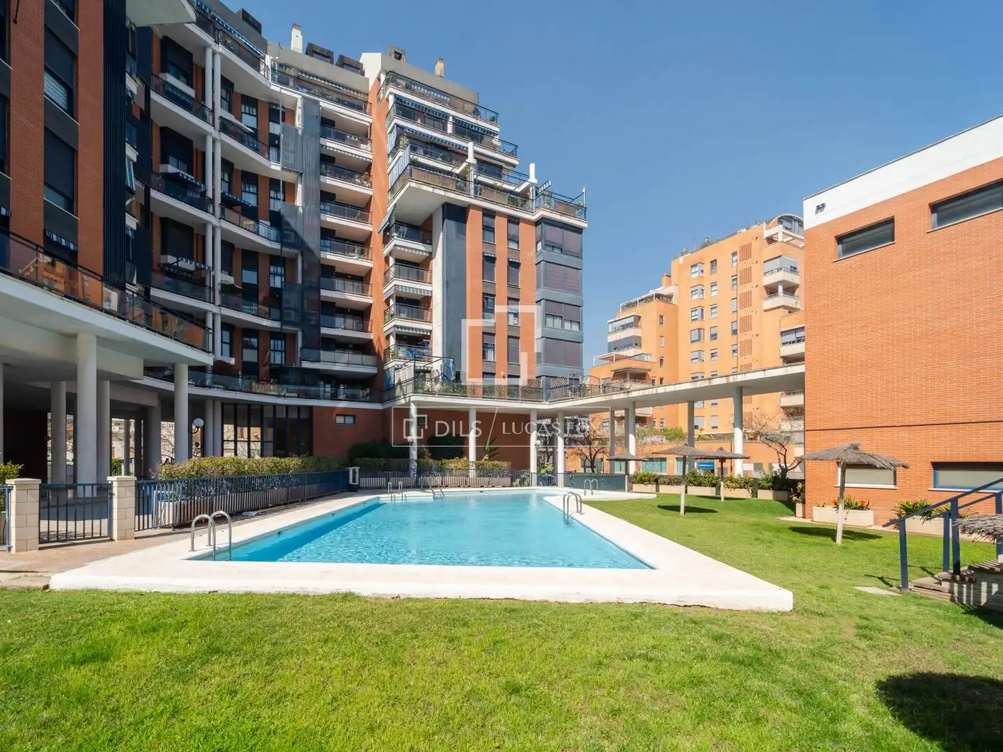 Piscina de Piso en venta en Valencia con Aire acondicionado, Calefacción y Terraza