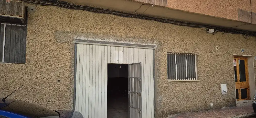 Vista exterior de Local en venda en Almansa