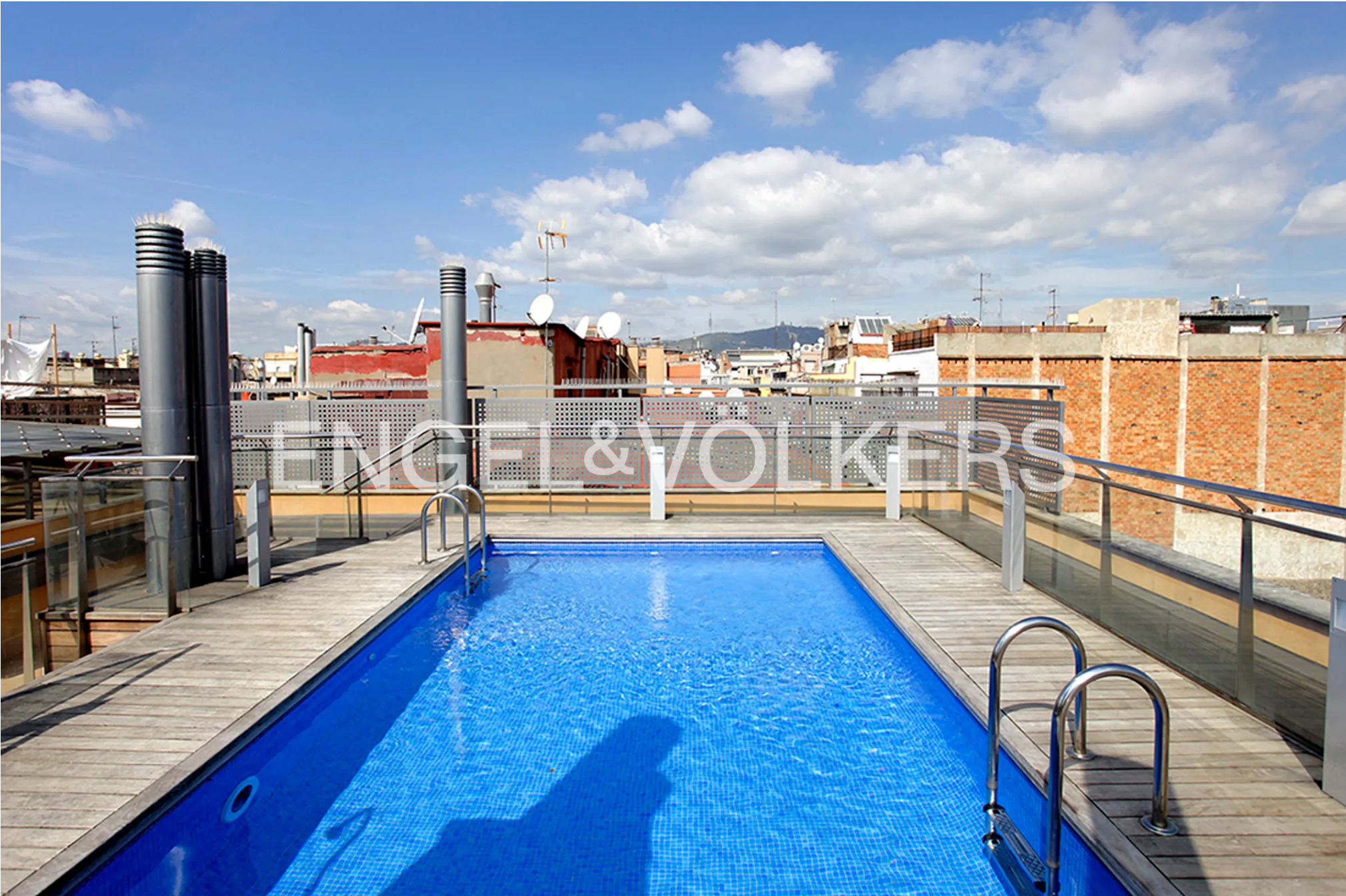 Piscina de Apartament en venda en  Barcelona Capital amb Aire condicionat, Calefacció i Parquet