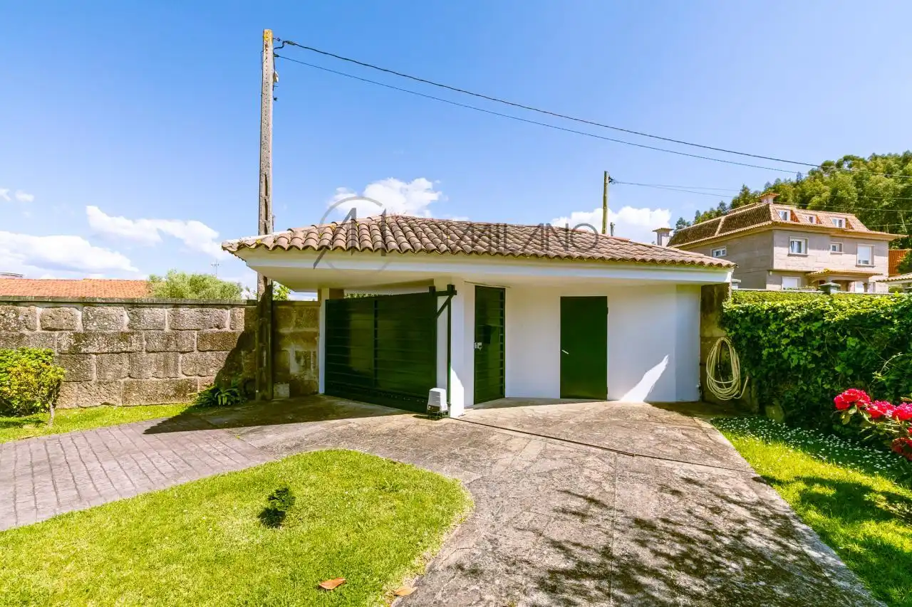 Vista exterior de Casa o chalet en venta en Vigo  con Calefacción, Jardín privado y Parquet