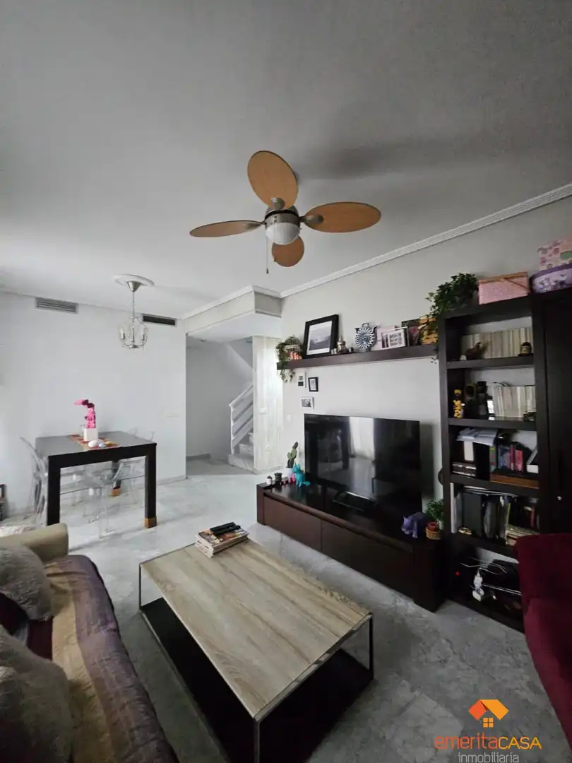 Sala d'estar de Dúplex en venda en Mérida amb Aire condicionat i Calefacció