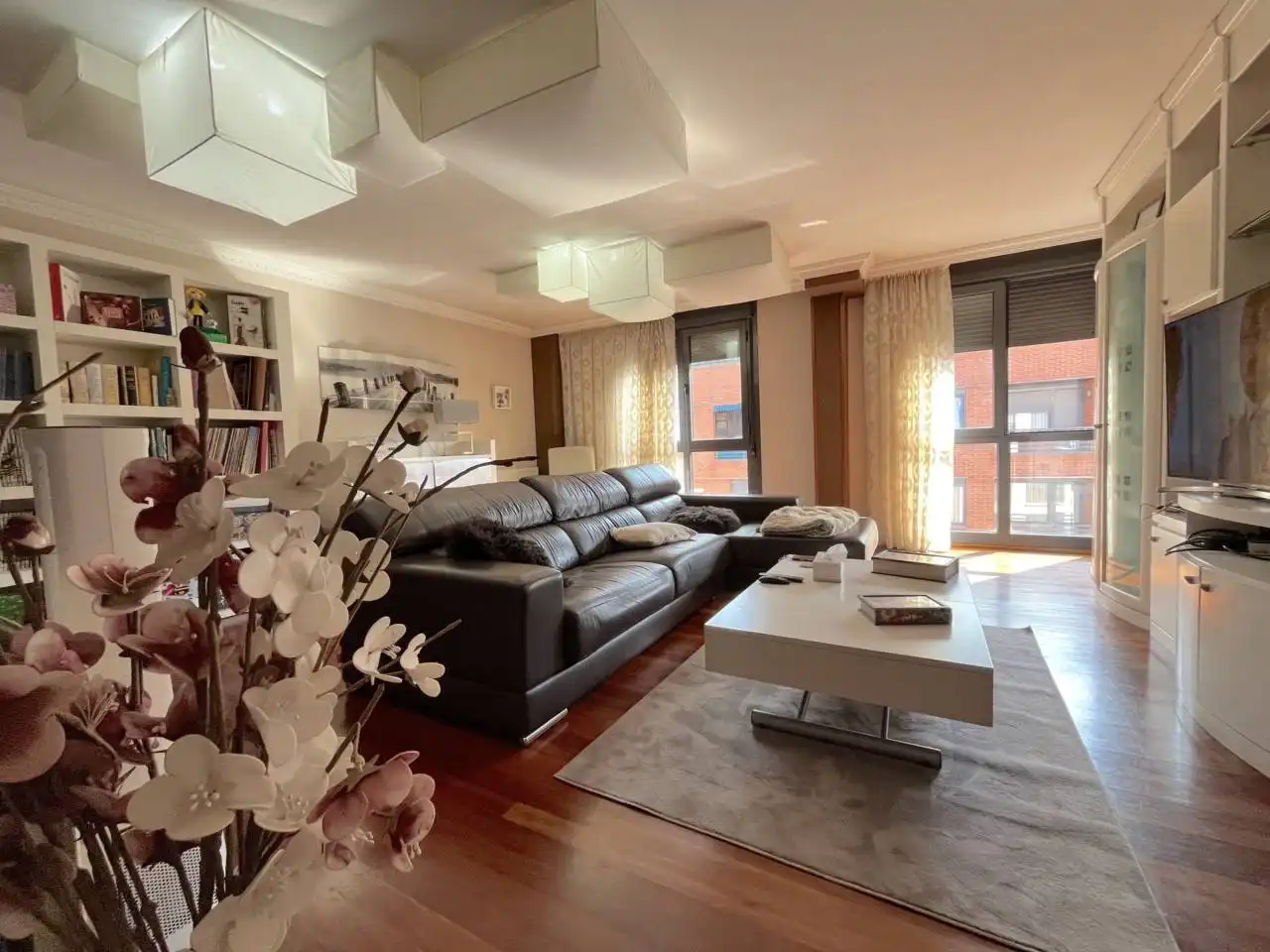 Sala d'estar de Dúplex en venda en Leioa amb Calefacció, Parquet i Terrassa
