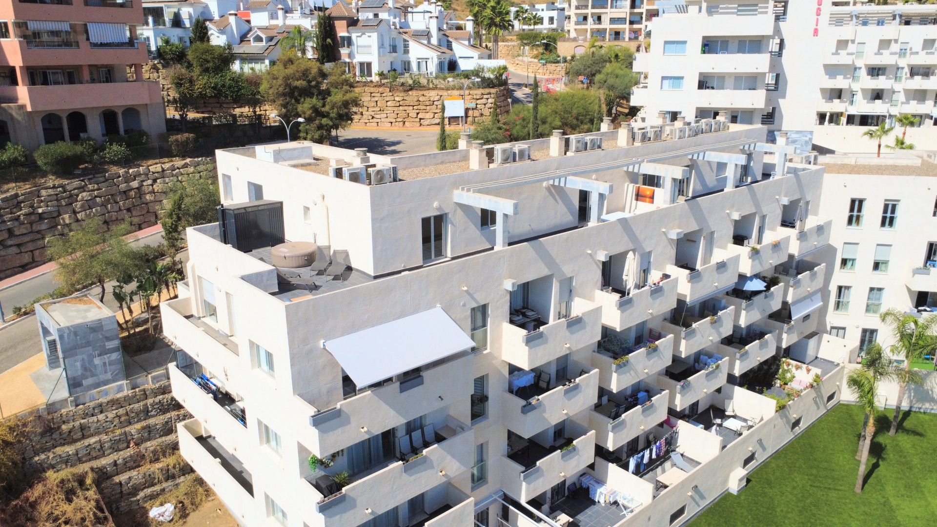 Vista exterior de Àtic en venda en Mijas amb Aire condicionat, Terrassa i Piscina