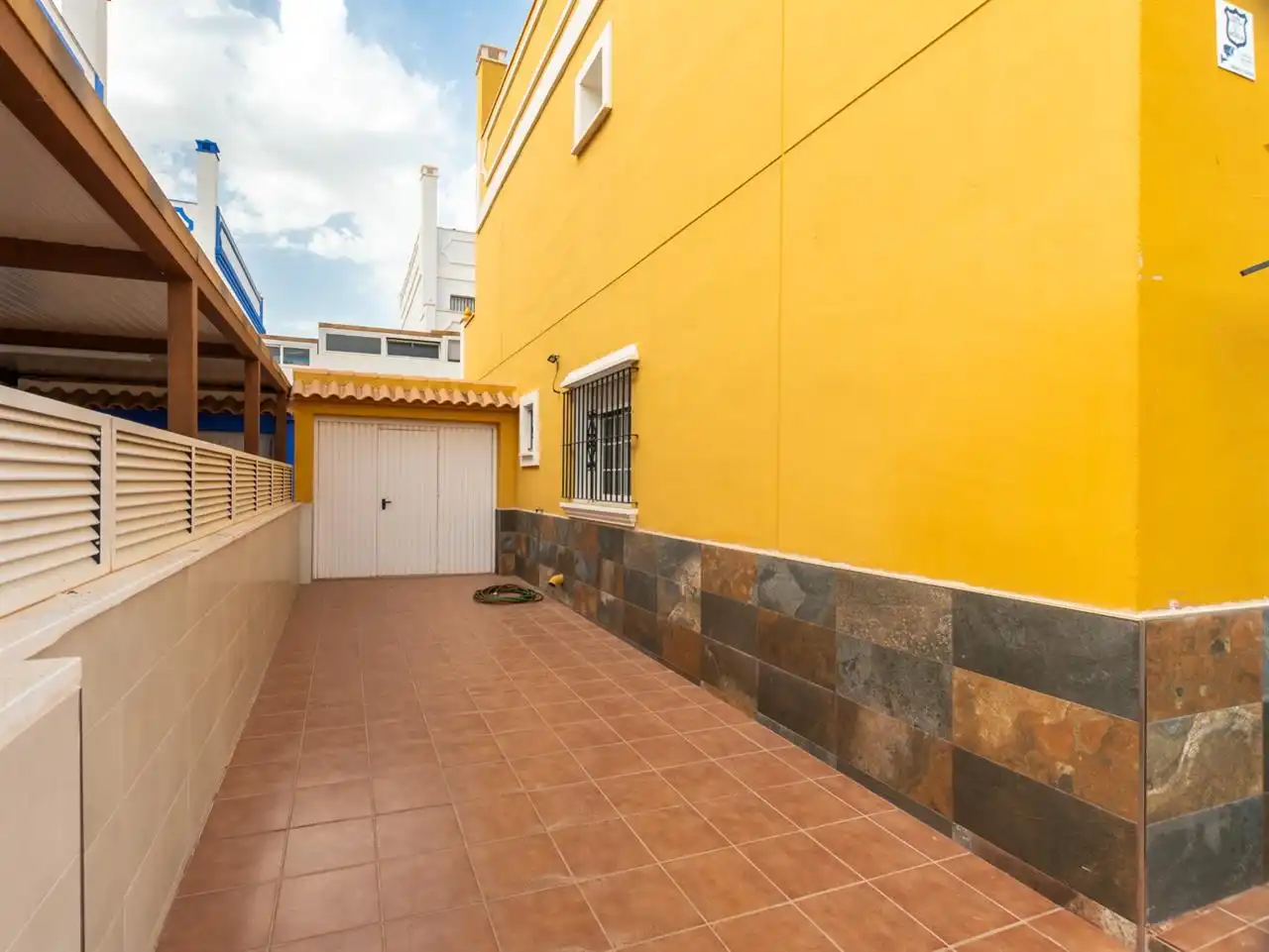 Vista exterior de Casa adosada en venda en Pulpí amb Aire condicionat, Traster i Piscina