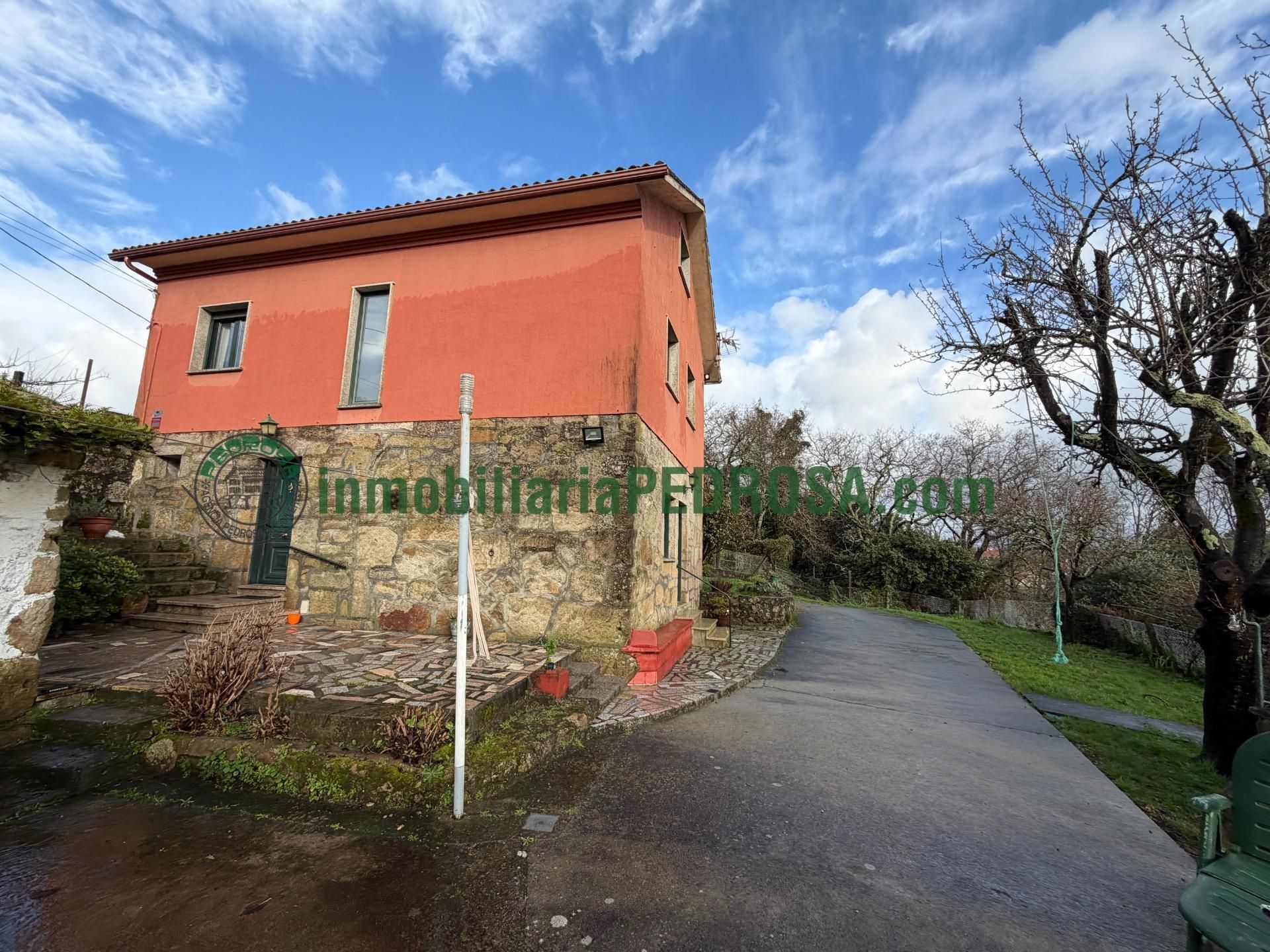 Exterior view of Houses for sale in Pontevedra Capital 
