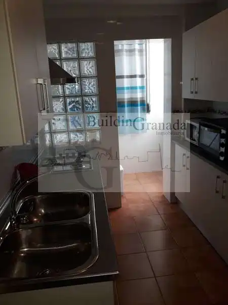 Cocina de Piso de alquiler en Granada con Terraza y Microondas