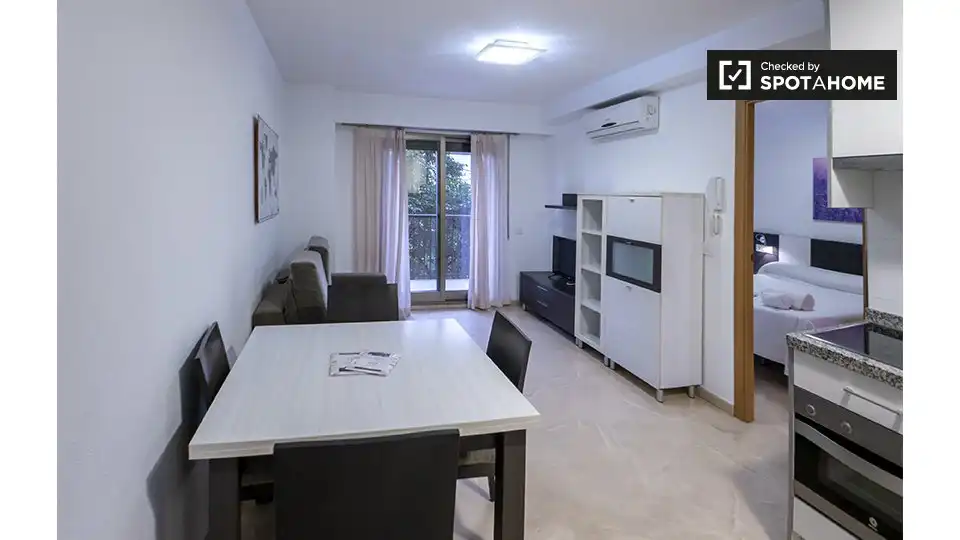 Sala d'estar de Pis de lloguer en Valencia amb Aire condicionat, Calefacció i Moblat