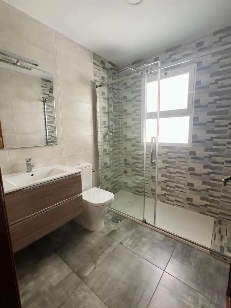 Badezimmer von Wohnung zum Verkauf in Almendralejo mit Klimaanlage, Heizung und Terrasse