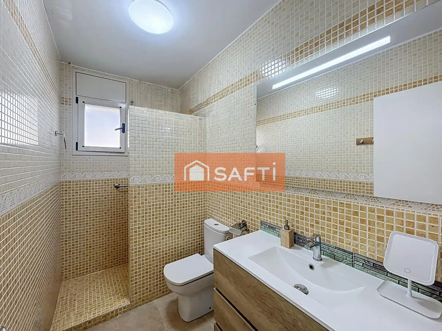 Bathroom of Houses for sale in Pacs del Penedès  with Air Conditioner, Heating and Terrace