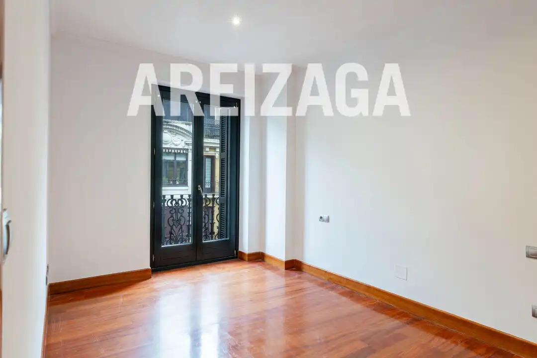 Bedroom of Flat for sale in Donostia - San Sebastián   with Heating and Balcony