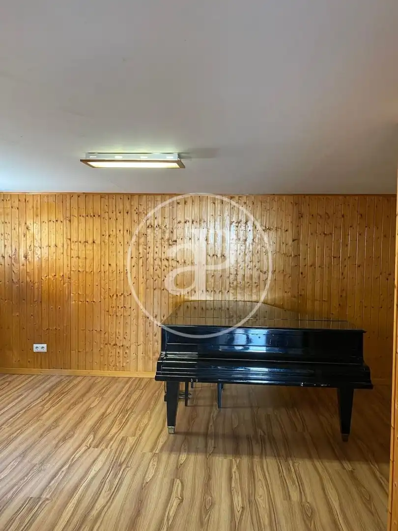 Dúplex de lloguer en La Pobla de Vallbona amb Aire condicionat, Calefacció i Jardí privat